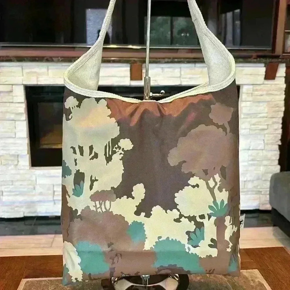 Hunting World 4th Edition Borneo Charity Tote Bag - EUC - Picture 1 of 15